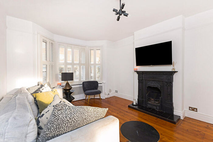 4 Bedroom Semi-Detached House For Sale In High Street, St. Albans, AL2