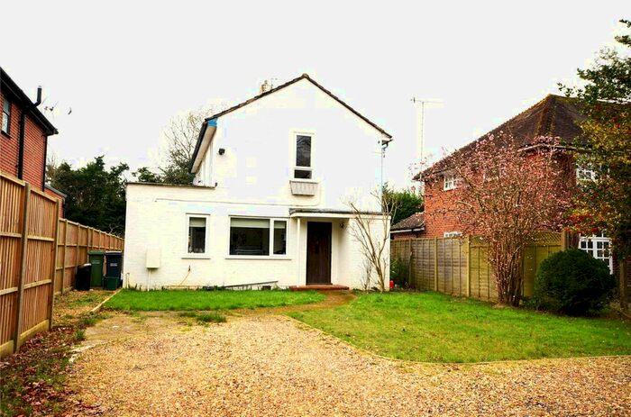 3 Bedroom Detached House To Rent In Horley, Surrey, RH6