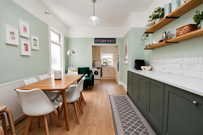 5 Bedroom Semi Detached House For Sale In Taylor Road, Wallington, SM6