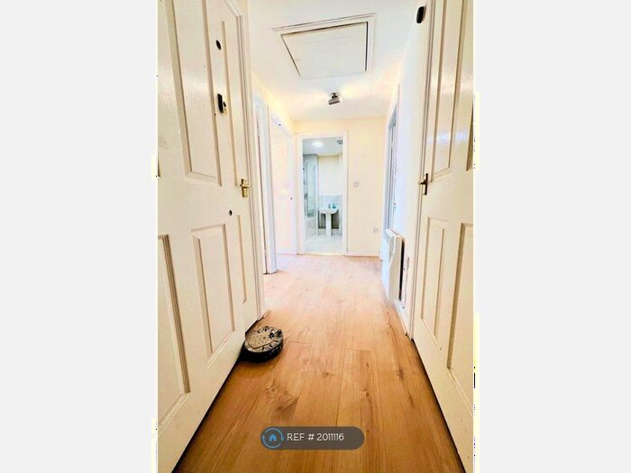 2 Bedroom Flat To Rent In Nuffield Court, Hounslow, TW5