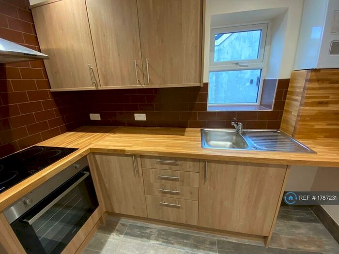 1 Bedroom Flat To Rent In Poole Road, Bournemouth, BH4