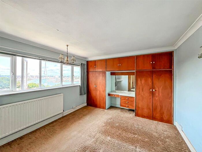 3 Bedroom Detached House For Sale In Bitterne Way, Southampton, Hampshire, SO19