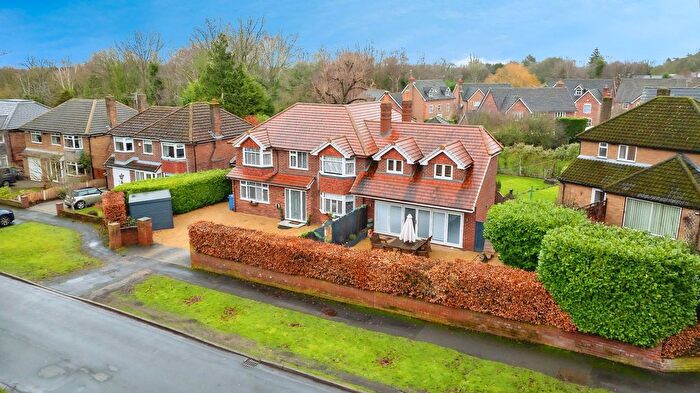 6 Bedroom Detached House For Sale In All Saints Drive, Thelwall, WA4