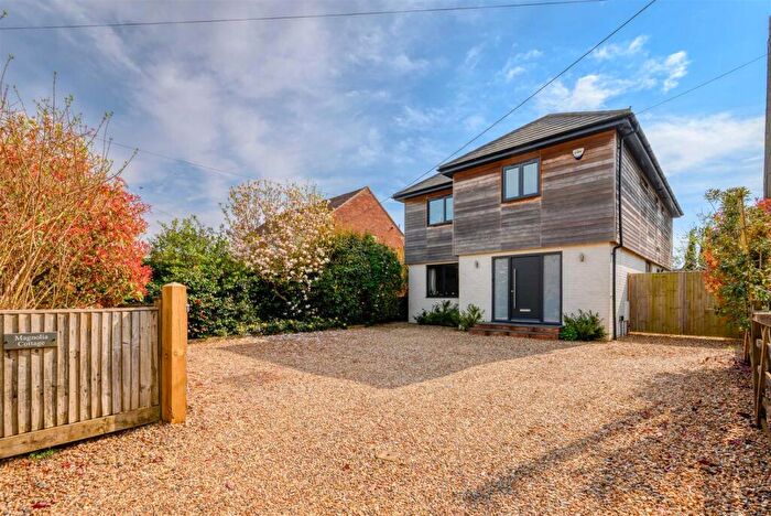 4 Bedroom Detached House For Sale In Reades Lane, Gallowstree Common, RG4