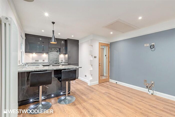 2 Bedroom Flat For Sale In Church Street, Ware, SG12