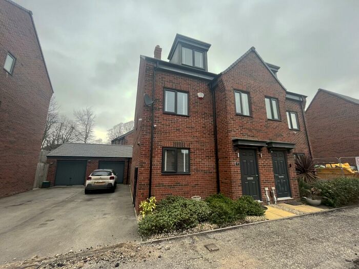 3 Bedroom Semi-Detached House To Rent In Magnolia Road, Seacroft, Leeds, LS14