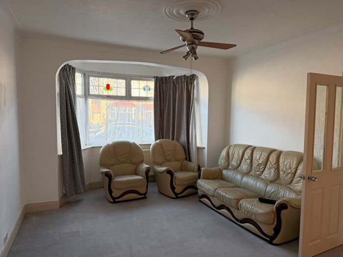 4 Bedroom End Terrace House To Rent In Brook Road, Ilford, IG2