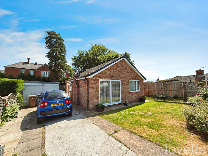 2 Bedroom Detached Bungalow For Sale In Hilltop Close, Eagle, LN6