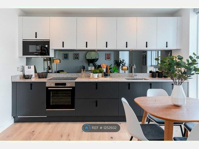 1 Bedroom Flat To Rent In Civic Close, St Albans AL1