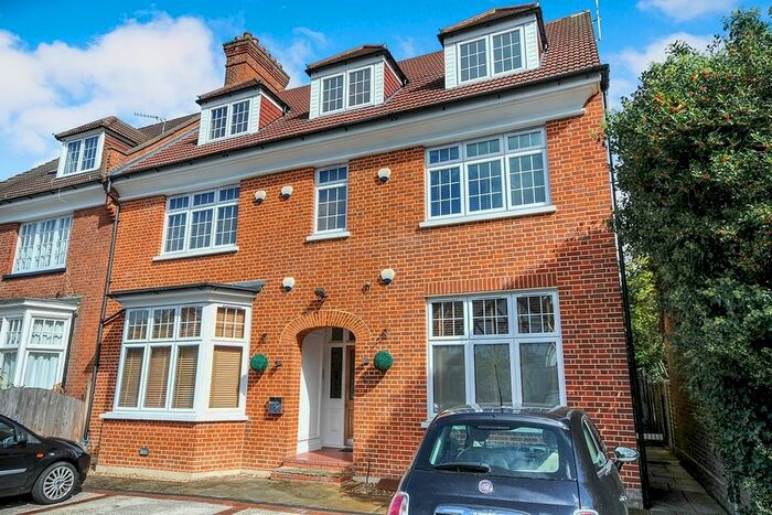 2 Bedroom Flat To Rent In Sandford Road, Bromley, BR2