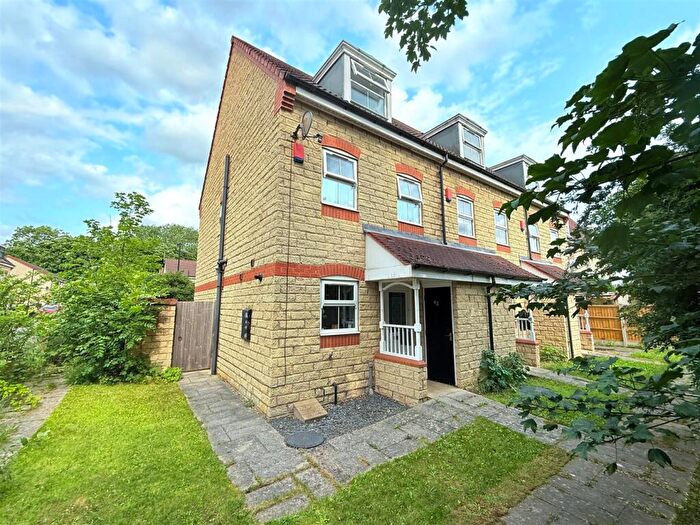 3 Bedroom End Of Terrace House For Sale In Nunnington Way, Kirk Sandall, Doncaster, DN3