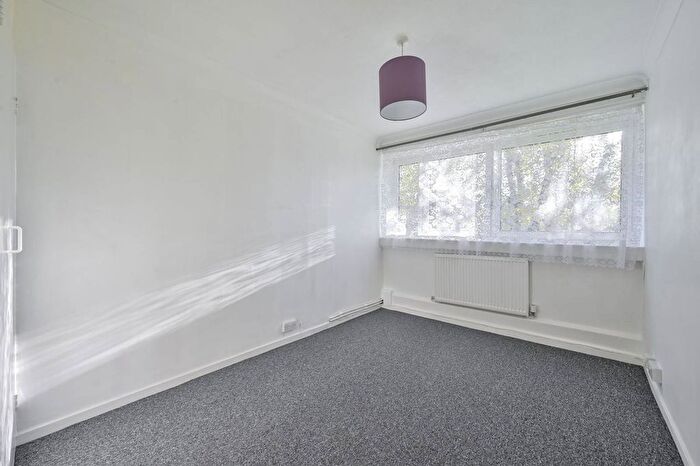 2 Bedroom Flat For Sale In Tangley Grove, Roehampton, London, SW15