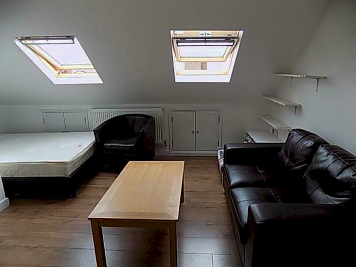 Flat To Rent In Vincent Road, West Green, London, N15