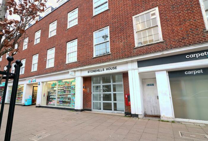 1 Bedroom Flat To Rent In - Stonehills, Welwyn Garden City, AL8