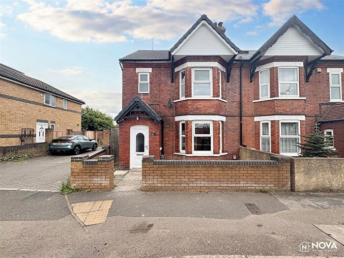 3 Bedroom Semi-Detached House To Rent In Marsh Road, Luton, LU3