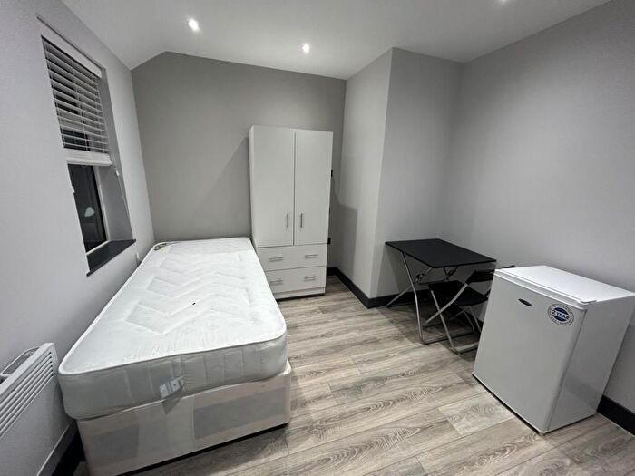 Studio To Rent In Whitley Wood Road, Reading, RG2