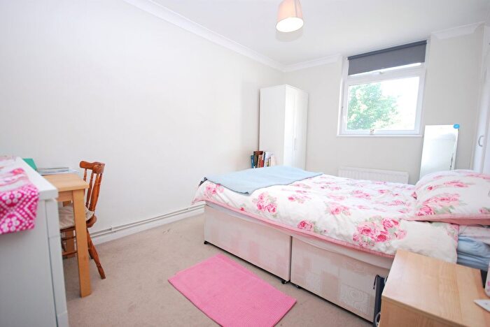 2 Bedroom Flat To Rent In Carminia Road, Balham, SW17