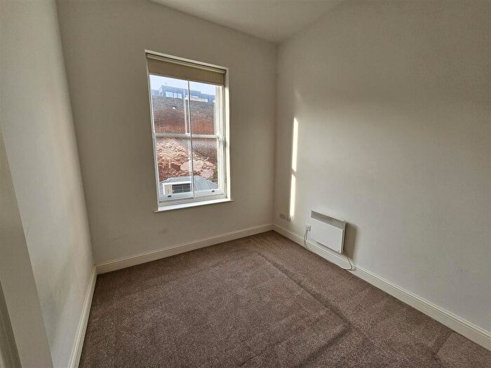 2 Bedroom Apartment To Rent In Camden High Street, London, NW1