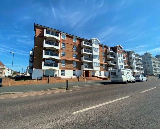 2 Bedroom Flat To Rent In The Esplanade, Bognor Regis, PO21