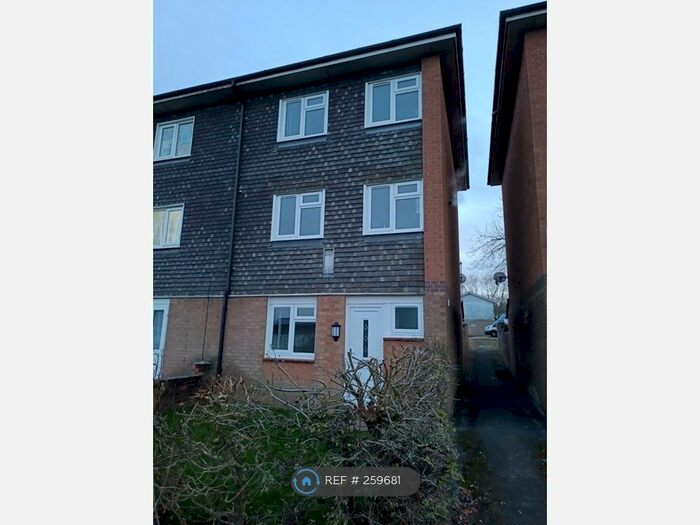 3 Bedroom End Of Terrace House To Rent In Melrose Walk, Basingstoke, RG24