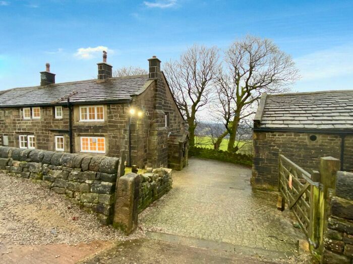 4 Bedroom Semi-Detached House To Rent In Watty Lane, Todmorden, West Yorkshire, OL14