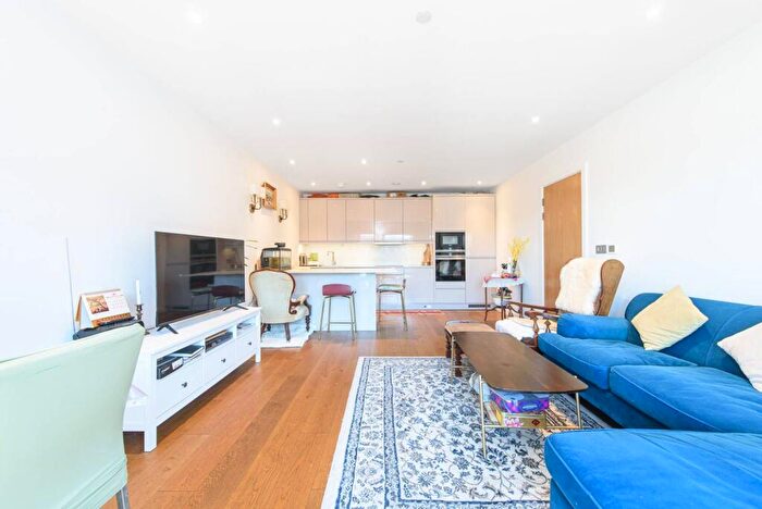 2 Bedroom Flat For Sale In Lismore Boulevard, Colindale, London, NW9