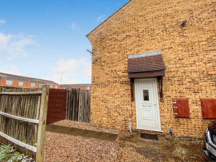 1 Bedroom Terraced House To Rent In One Bedroom End Of Terrace House In Kipling Avenue, Tilbury, Essex, RM18