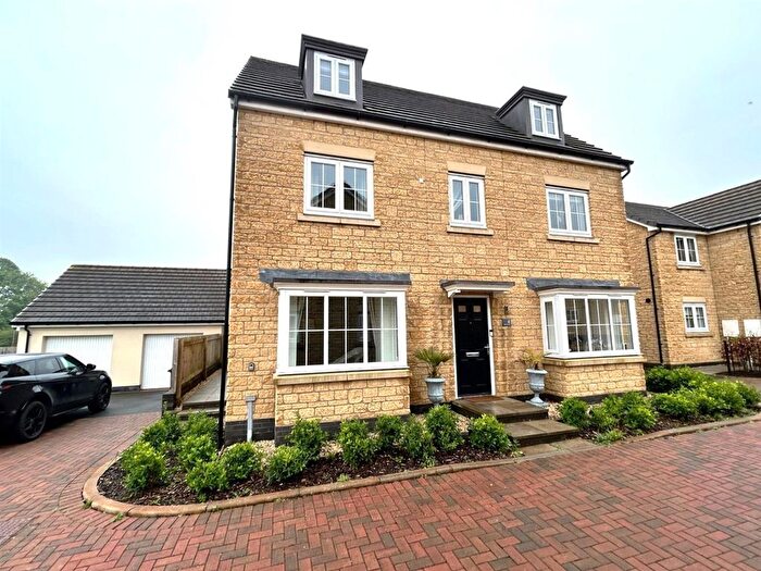 5 Bedroom Detached House To Rent In Albion Crescent, Corsham, SN13