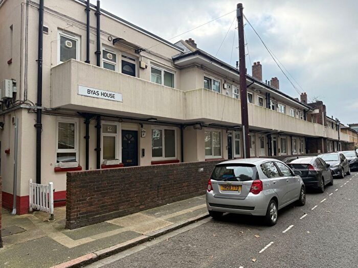2 Bedroom Flat To Rent In Benworth Street, London, E3