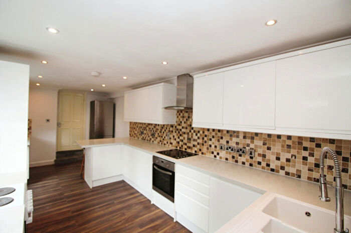 4 Bedroom House For Sale In Cheshire Road, London, N22