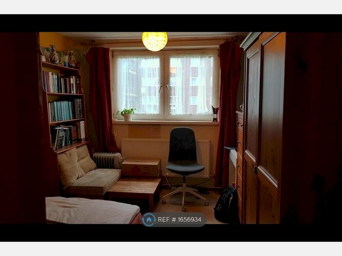 2 Bedroom Flat To Rent In Landseer Avenue, London, E12