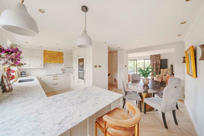 4 Bedroom Terraced House To Rent In Ditton Reach, Thames Ditton, KT7