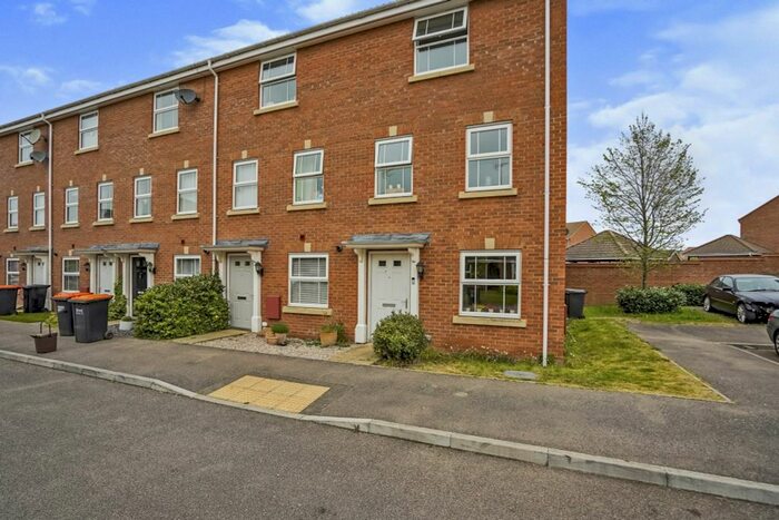 4 Bedroom End Of Terrace House To Rent In Wellington Way, Leighton Buzzard, LU7