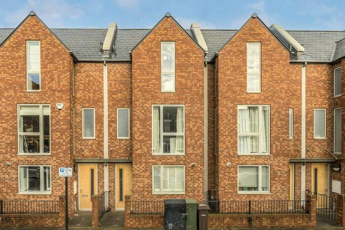 5 Bedroom Property To Rent In Mildenhall Road, London, E5