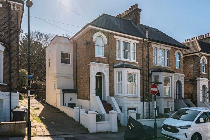 2 Bedroom Flat For Sale In Geoffrey Road, Brockley, SE4