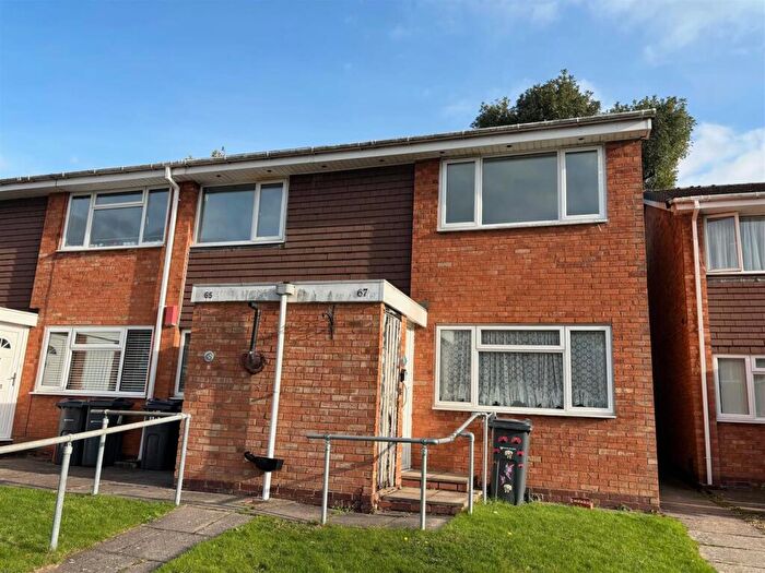 2 Bedroom Maisonette To Rent In Overton Close, Hall Green, Birmingham, B28
