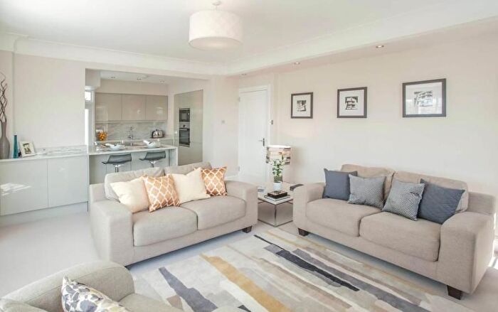 2 Bedroom Flat To Rent In Hallam Street, Fitzrovia, London, W1W