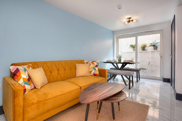 2 Bedroom Flat To Rent In Dorset Gardens, Brighton, East Sussex, BN2