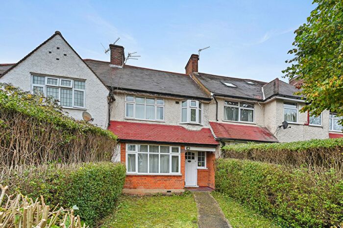 3 Bedroom Terraced House To Rent In Station Road, London, N3