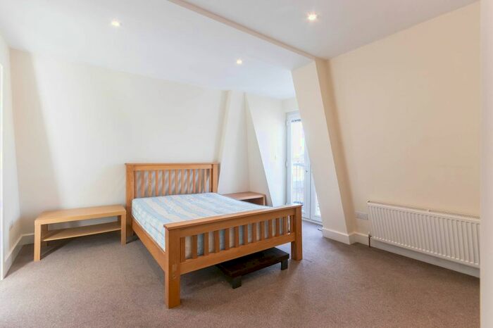 4 Bedroom Flat To Rent In Camden Street, Camden, N7