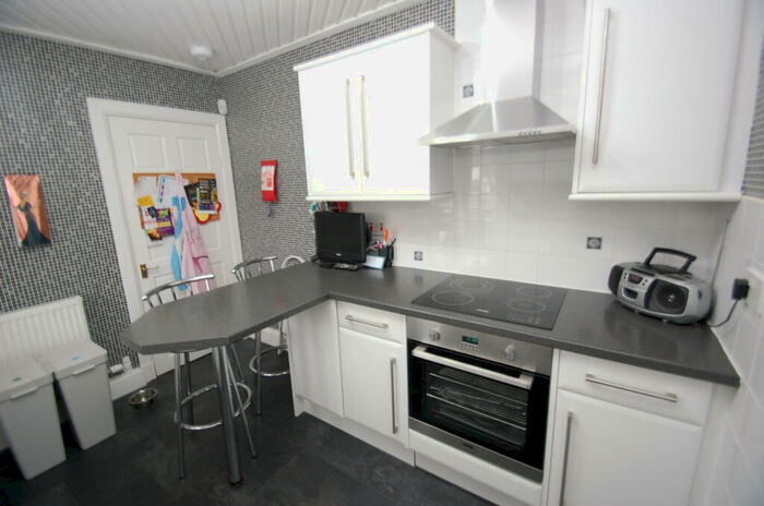 3 Bedroom Semi-Detached House For Sale In Maidland Road, Pollok, Glasgow, G53