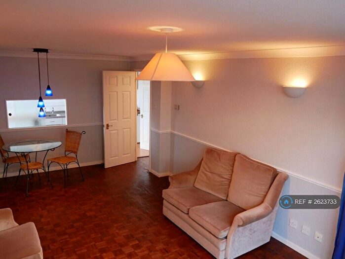 2 Bedroom Flat To Rent In Bassett Avenue, Southampton, SO16