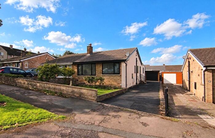 2 Bedroom Bungalow For Sale In Parkway, Steeton, BD20