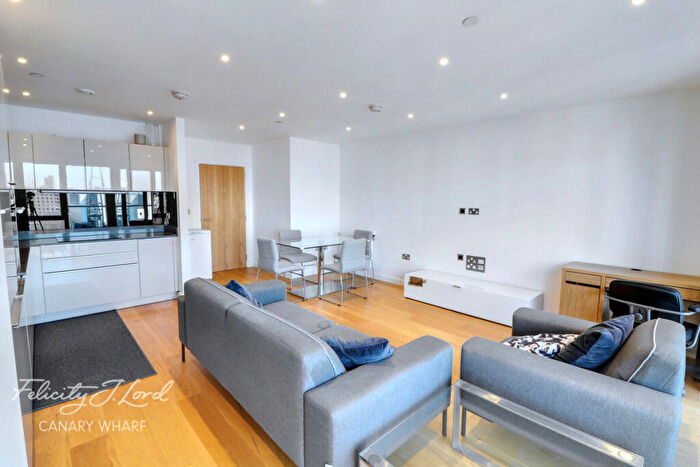 2 Bedroom Apartment To Rent In Turnberry Quay, London, E14