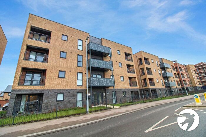 2 Bedroom Flat To Rent In Tiltman Avenue, Greenhithe, Kent, DA9