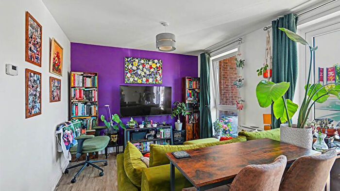 1 Bedroom Flat For Sale In Strood, Kent, ME2