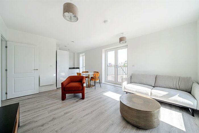 2 Bedroom Flat To Rent In Belgrave Village, Eden Avenue, Birmingham, B12