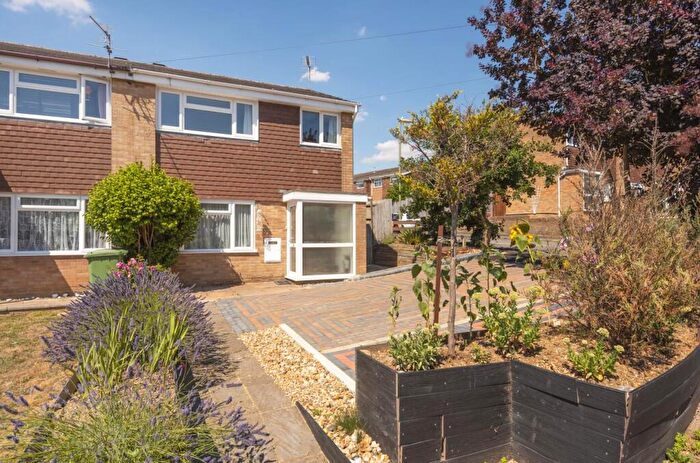 3 Bedroom Semi Detached House To Rent In Bodycoats Road, Chandler's Ford, SO53