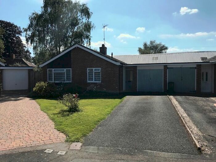 2 Bedroom Bungalow To Rent In Holland Close, Bidford On Avon B50