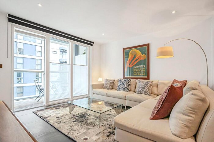 2 Bedroom Apartment To Rent In Pear Tree Street, London, EC1V